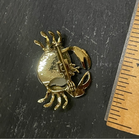 Vintage Gold Crab Brooch Nautical Beach Pin Rhinestone - Picture 7 of 8